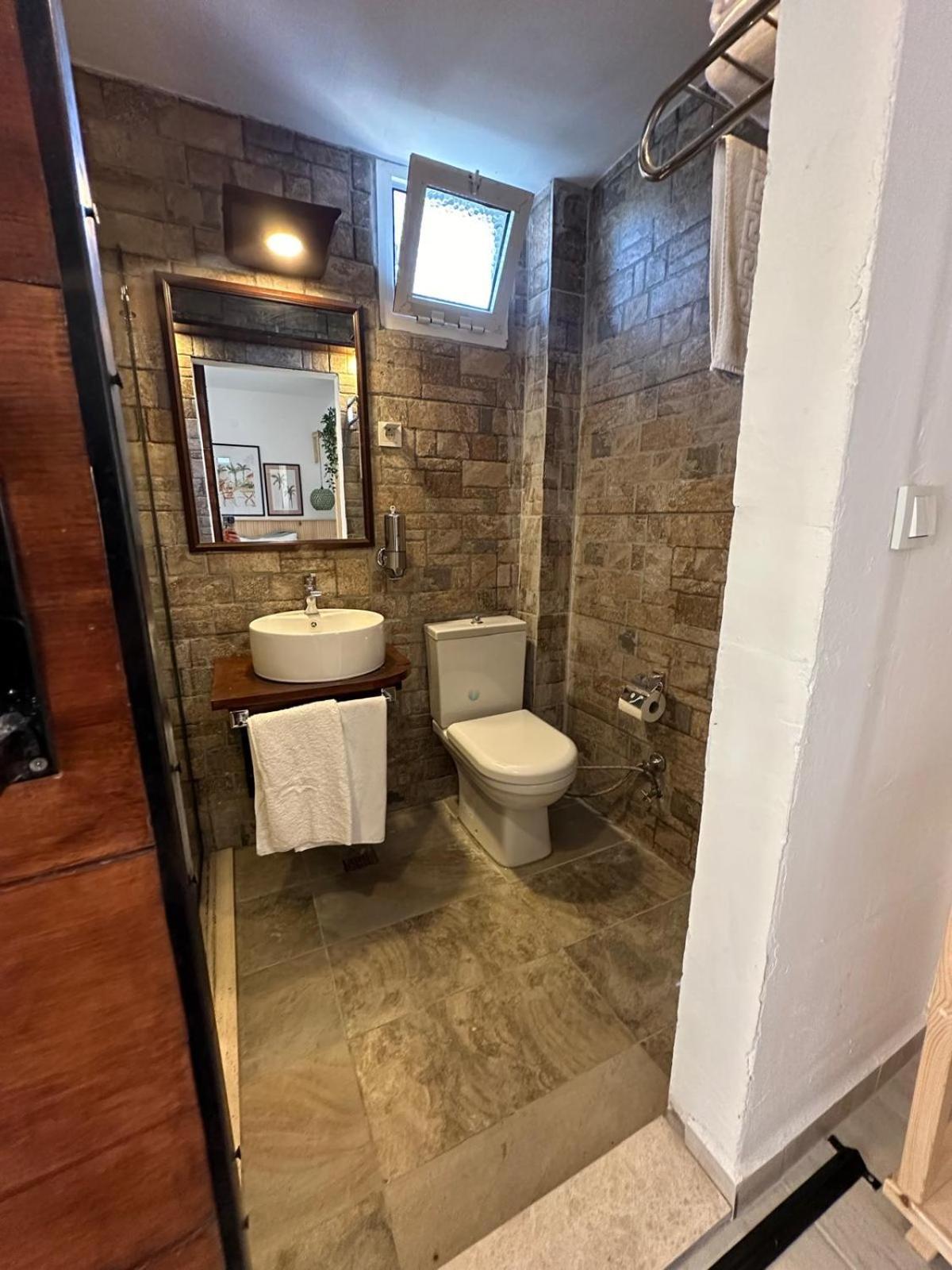 Monk Island Hotel Измир Екстериор снимка